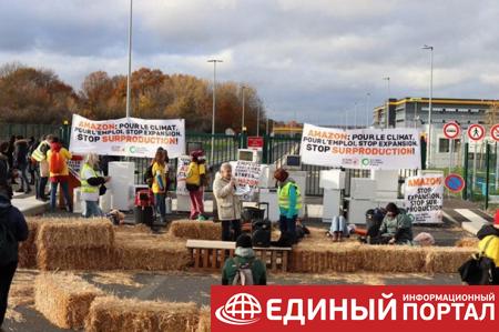 Во Франции активисты заблокировали движение из-за "черной пятницы"