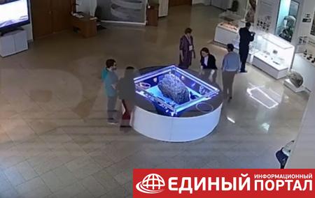Челябинский метеорит "напугал" сотрудников музея
