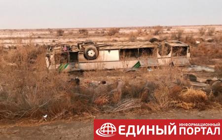 В Казахстане перевернулся автобус: восемь погибших