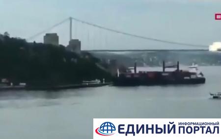 В Стамбуле корабль из Одессы протаранил набережную