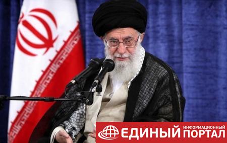 Иранский лидер впервые за восемь лет выступил с проповедью