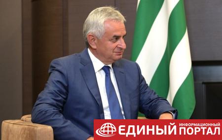"Президент" Абхазии ушел в отставку