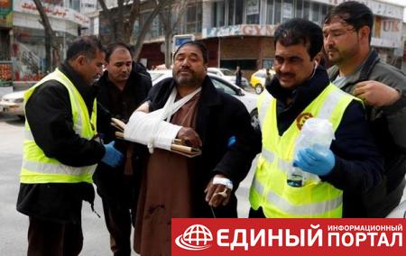 В Кабуле при атаке на церемонию с участием премьера погибли 27 человек