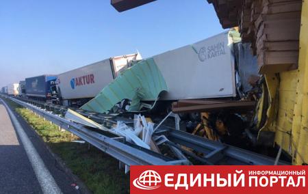 В Болгарии в ДТП попали 20 грузовиков, есть жертвы
