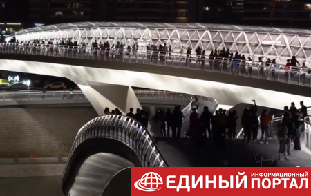 В Китае открыли мост-"ленту Мебиуса"