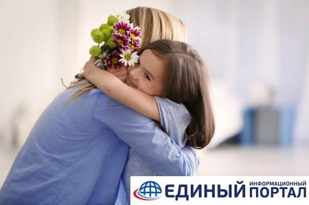 Как отмечают День матери в Европе и мире: традиции празднования