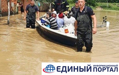 В Румынии затопило 90 сел В Румынии затопило 90 сел