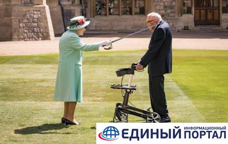Королева Елизавета посвятила в рыцари 100-летнего ветерана