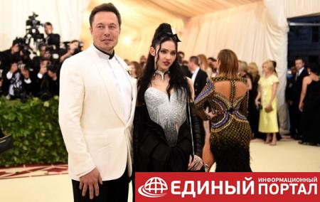Маск поспорил в соцсети со своей девушкой из-за трансгендеров