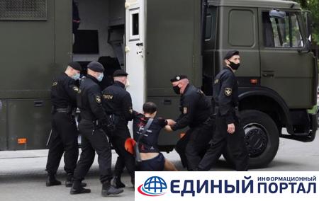В Минске на задержание активистов кинули военных