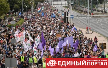В Венгрии протестуют против давления Орбана на СМИ