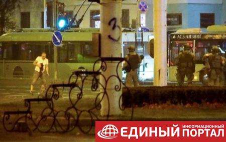 АР опубликовало видео расстрела мужчины в Минске
