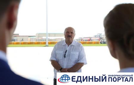 Лукашенко: Я, пока живой и не за границей