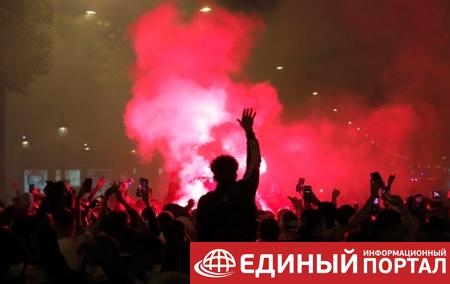Полиция в Париже применила слезоточивый газ против фанатов ПСЖ