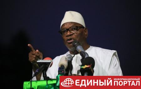 Президент Мали решил уйти в отставку