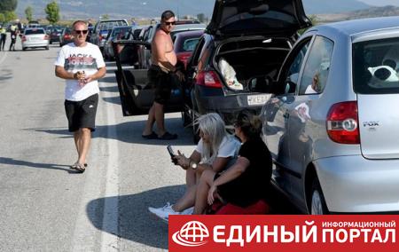 Тысячи людей застряли на границе Албании и Греции