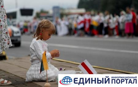 Жители Литвы встали в "цепь солидарности" с оппозицией Беларуси