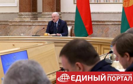 Лукашенко заявил, что посол в Латвии должен был "набить морду" мэру Риги