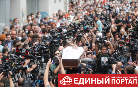 В Грузии похоронили избитого телеоператора