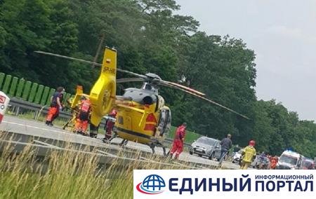 В Польше столкнулись военное авто и автобус с детьми