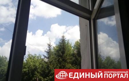 В России женщина поймала ребенка, выпавшего из окна