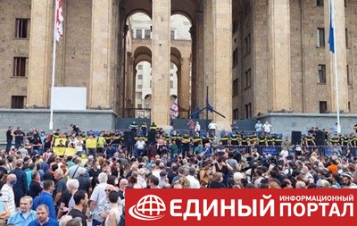 В Грузии начались протесты из-за смерти оператора