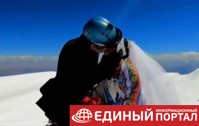 Пара из Боливии поженилась на самой высокой горе в Андах
