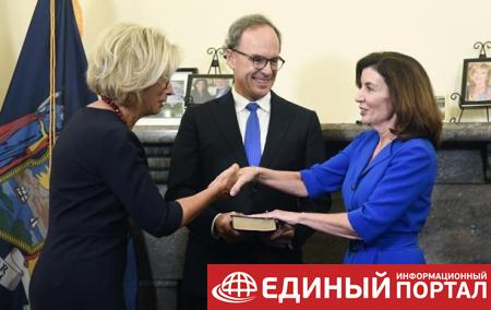 Губернатором штата Нью-Йорк впервые стала женщина