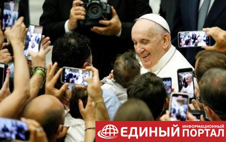 Конверт с тремя пулями: в Италии перехватили письмо Папе Римскому