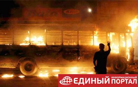 При взрыве газового баллона в ДТП в Пакистане погибли 10 человек