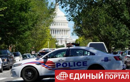 У Конгресса США мужчина угрожает подорвать грузовик