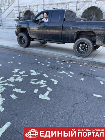 У Конгресса США мужчина угрожает подорвать грузовик