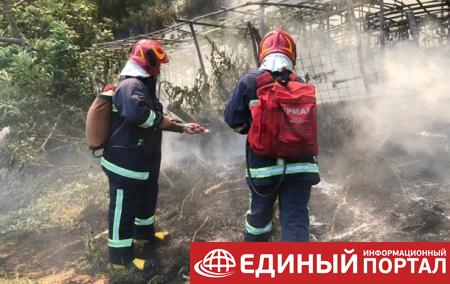 Украинские спасатели борются с пожарами в Греции