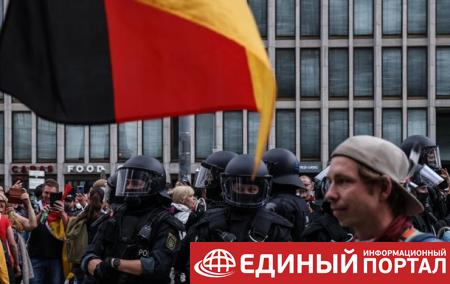 В Берлине тысячи людей протестовали против карантинных мер
