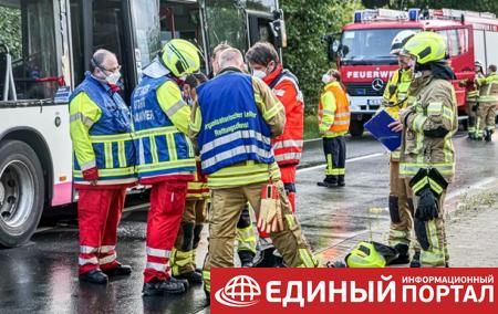 В Германии грузовик протаранил автобус, один погибший