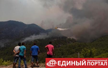 В Турции пожары подходят к электростанции