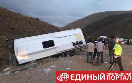 В Турции в ДТП попал автобус с пассажирами, десятки пострадавших