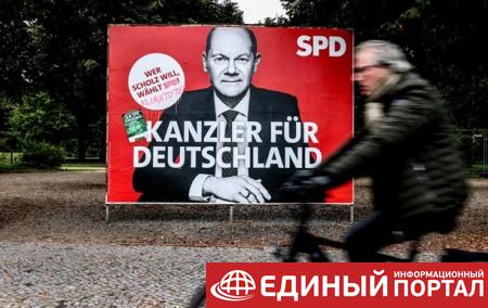 Партия Меркель теряет поддержку перед выборами - опрос