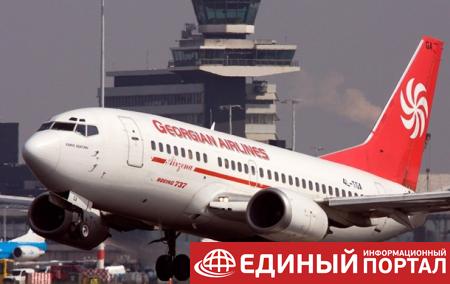 В Тбилиси самолет совершил экстренную посадку