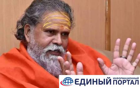 "Я боюсь позора": в Индии повесился влиятельный духовный лидер