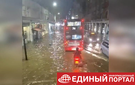Улицы Лондона затопило ливнем