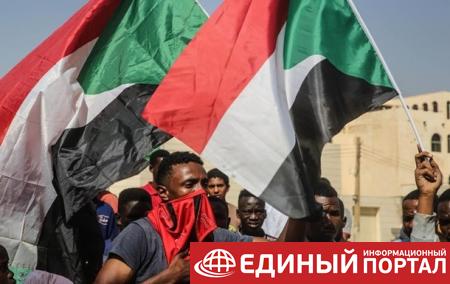 В Судане генерал армии ввел режим ЧП