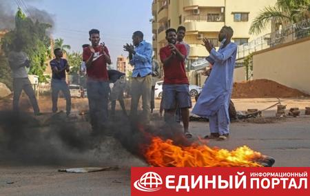Военный переворот в Судане: семь погибших, 140 ранены