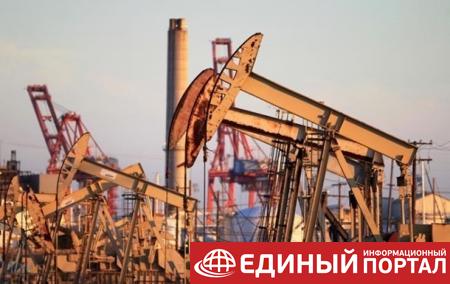 Цены на нефть снизились более чем на 2,5%
