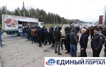 Мигранты на польско-белорусской границе получили первую гумпомощь от ВОЗ