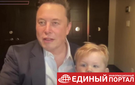 Младший сын Илон Маска стал "участником" рабочего совещания отца