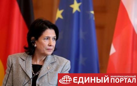 Президент Грузии призывает ввести в стране COVID-пропуска