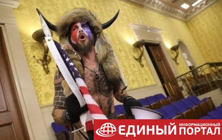 WP: Штурмовавший Капитолий "викинг" получил 3,5 года тюрьмы