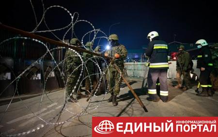 Белорусские силовики помогают мигрантам прорывать границу - Польша