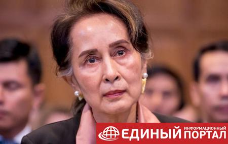 Экс-лидеру Мьянмы сократили наказание через несколько часов после приговора